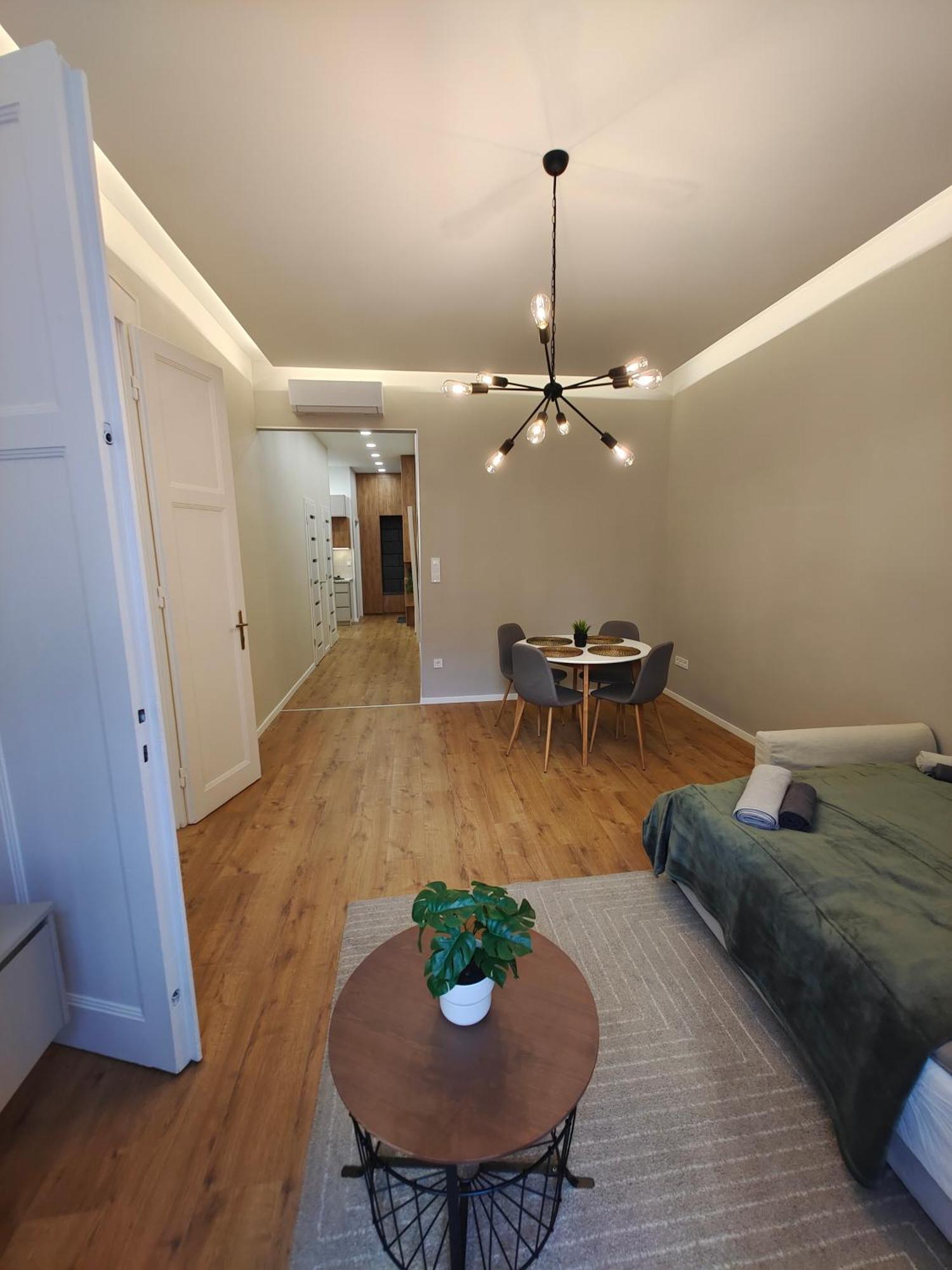 City Center 2, Cozy And Modern 2Br In The City Center Budapeste Exterior foto