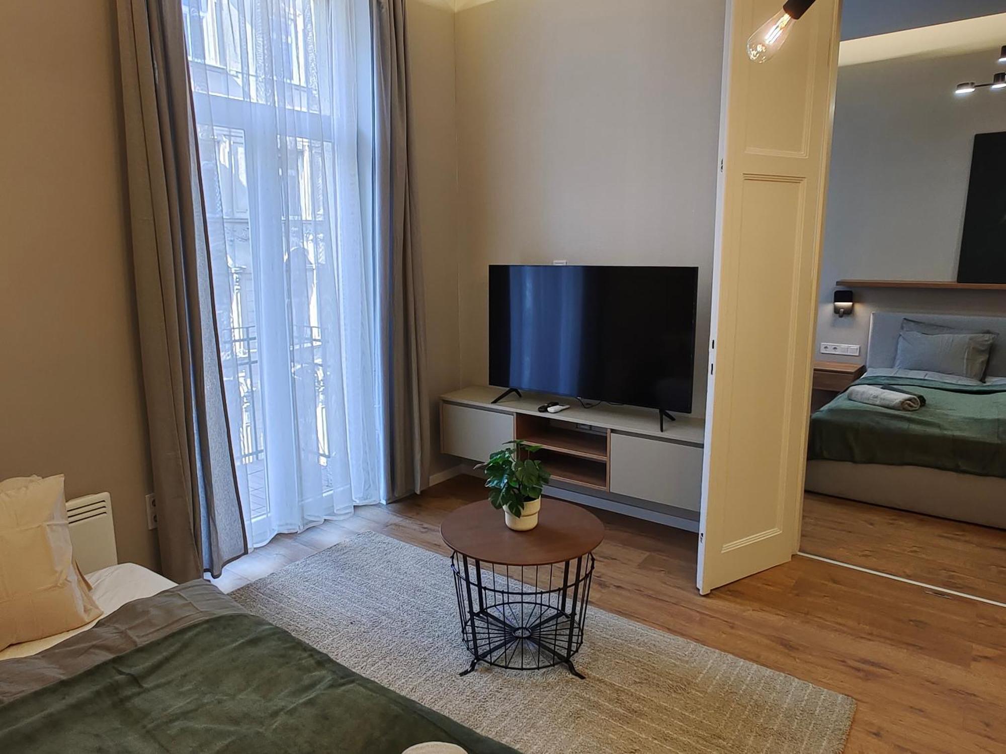 City Center 2, Cozy And Modern 2Br In The City Center Budapeste Exterior foto