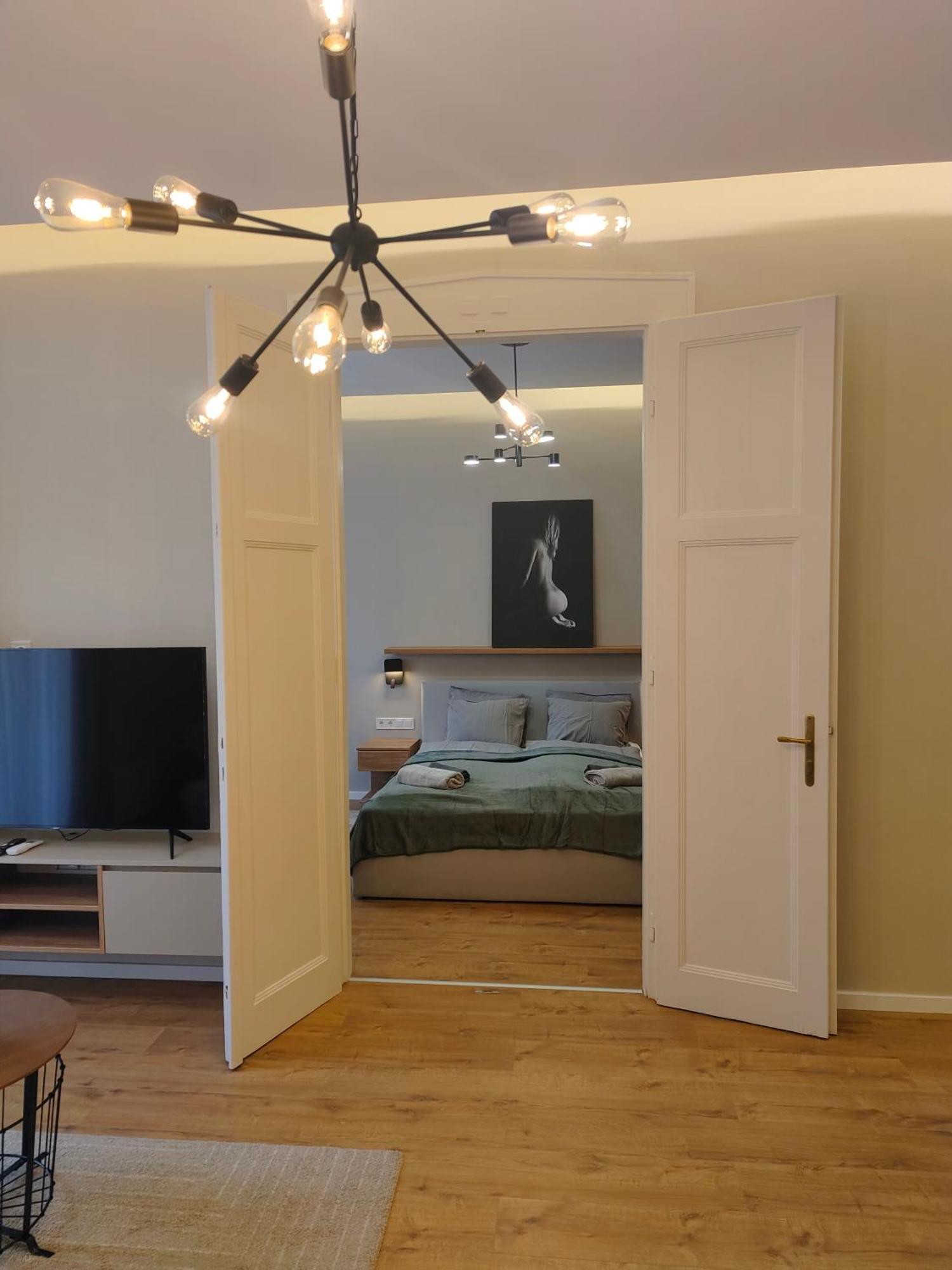 City Center 2, Cozy And Modern 2Br In The City Center Budapeste Exterior foto