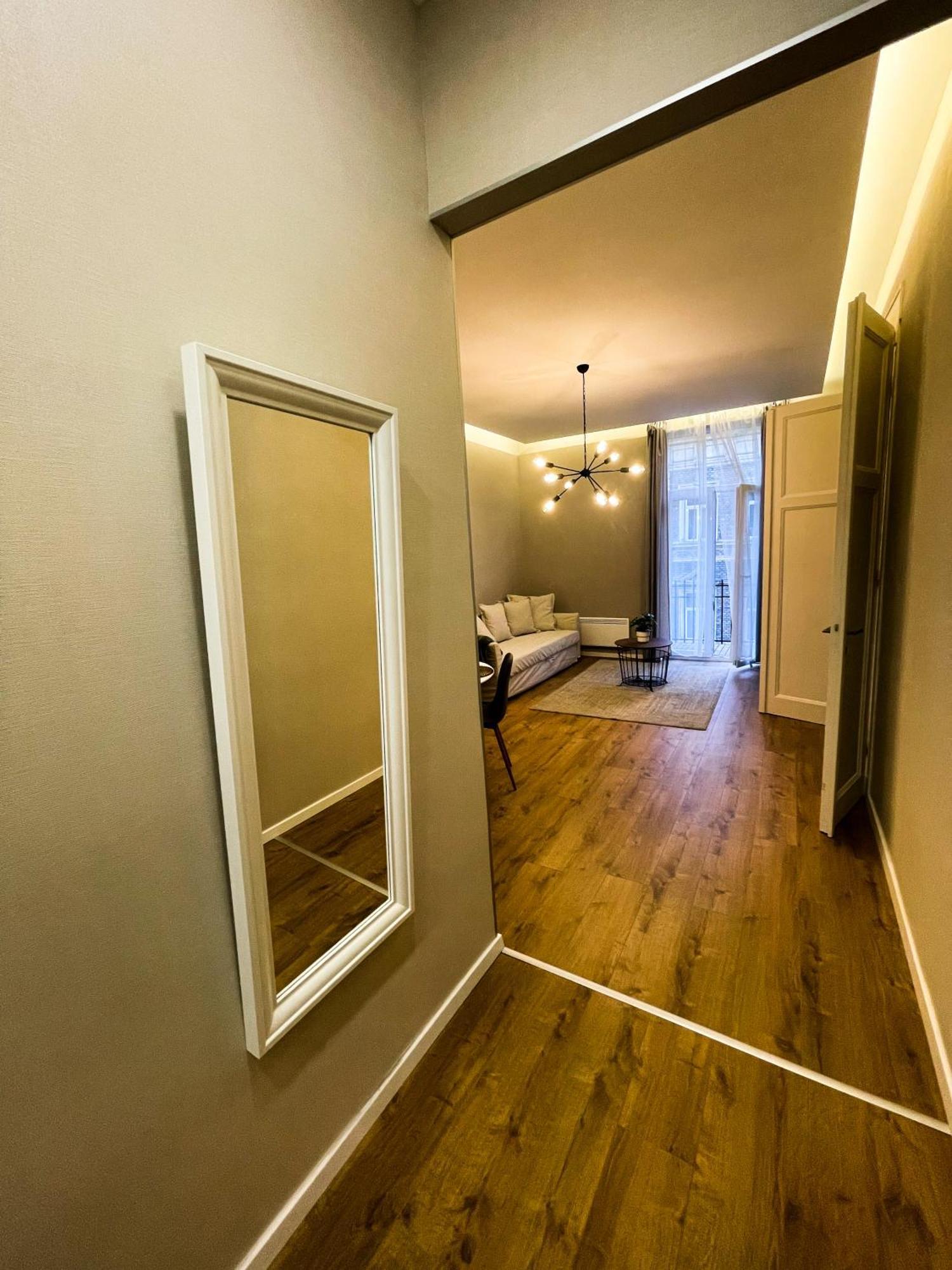City Center 2, Cozy And Modern 2Br In The City Center Budapeste Exterior foto