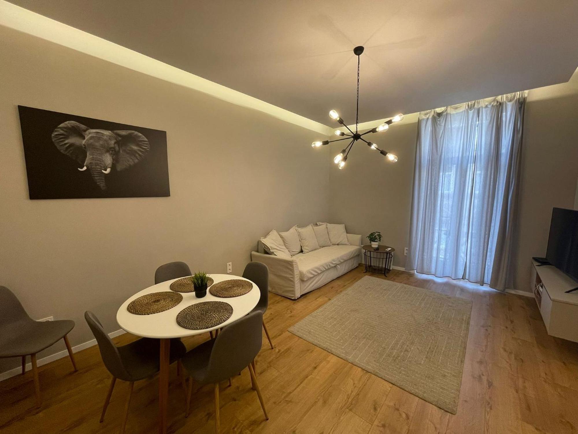 City Center 2, Cozy And Modern 2Br In The City Center Budapeste Exterior foto